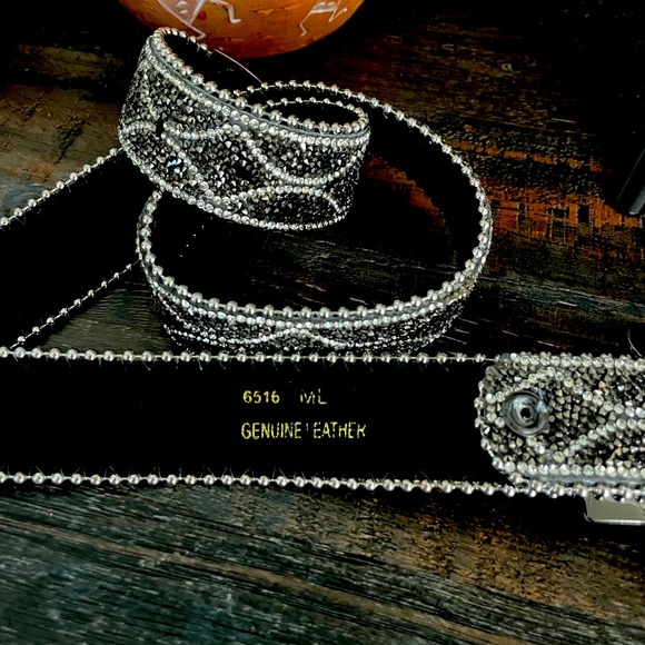 Cedar Rose Leather Scallop Rhinestone Studded Belt Size M/L Perfect Condition - Picture 4 of 4
